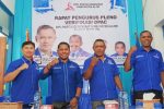 Capres AHY, Demokrat Juga Jagokan Dua Kader Ini di Pilkada Alor 2024 Ketua DPC Demokrat Alor Denny Lalitan (kiri), Sekban Diklat DPP Demokrat Abdullah Apah (kedua kiri), Ketua Bapilu DPD Demokrat Provinsi NTT Gerson Blegur (kedua kanan) dan Wakil Ketua DPD Partai Demokrat Provinsi NTT Merianus Kaat (ujung kanan), ketika menghadiri rapat pleno verifikasi DPAC pada Senin (11/4) di kantor DPC Demokrat Alor, Kelurahan Mutiara.
