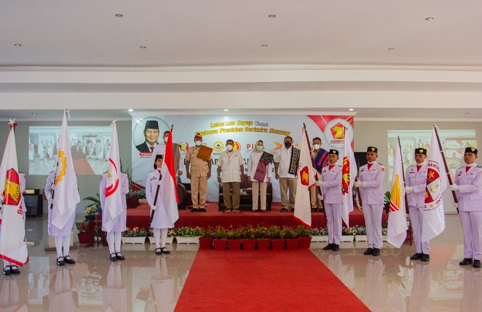 Ketua DPD Gerindra NTT Esthon Foenay dan Ketua Umum GEKIRA non aktif Fary Djemy Francis dan jajaran pengurus Gerindra hadir dalam acara Rakorda Organisasi Sayap Partai Gerindra NTT, Sabtu (9/4/2022) di Convention Hall Hotel Nekamese Kabupaten Kupang.