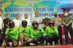 Alvonso Gorang Launching Aplikasi Kajek Alor, Layanan Transportasi Publik Berbasis Digital Perdana di Alor Pendiri KAJEK Alor Alvonso F. Gorang (tengah) dan Jhon Molina foto bersama para undangan dan driver ojek usai acara launching Aplikasi KAJEK Alor, Kamis (12/5) di Aula Watamelang.