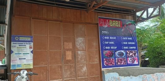 Warga Sekitar Mengaku Tak Keberatan El Asamau Buka Warung Babi Warung Babi milik El Asamau ditutup pada Kamis siang di Kelurahan Mutiara. (Foto: doc tribuanapos.net).