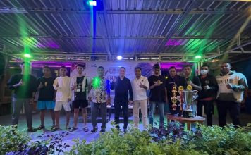 Ketua Umum ESI Alor Rocky Winaryo Buka Turnamen Game Online di Kalabahi Ketua Umum ESI Cabang Kabupaten Alor Rocky Winaryo bersama Pengurus ESI foto bersama usai acara pembukaan turnamen ESI tahun 2022, Kamis (14/7) di Papy Coffe, Kalabahi Kota.