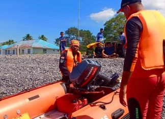 Tim SAR Update Pencarian Korban Hilang di Pelabuhan Maritaing Tim SAR Gabungan Alor melakukan pencarian korban hilang di Maritaing, Jumat (22/7). (Foto: doc istimewa).