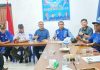 Pimpin Demokrat Alor, Lukas Reiner Atabuy Optimistis Bakal Menang Pilkada dan Pileg 2024 Ketua DPC PD Alor Lukas Reiner Atabuy (keempat kanan) foto bersama pengurus dan petinggi PD Alor usai jumpa pers di kantornya, Senin 25 Juli 2022.