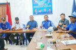 Pimpin Demokrat Alor, Lukas Reiner Atabuy Optimistis Bakal Menang Pilkada dan Pileg 2024 Ketua DPC PD Alor Lukas Reiner Atabuy (keempat kanan) foto bersama pengurus dan petinggi PD Alor usai jumpa pers di kantornya, Senin 25 Juli 2022.
