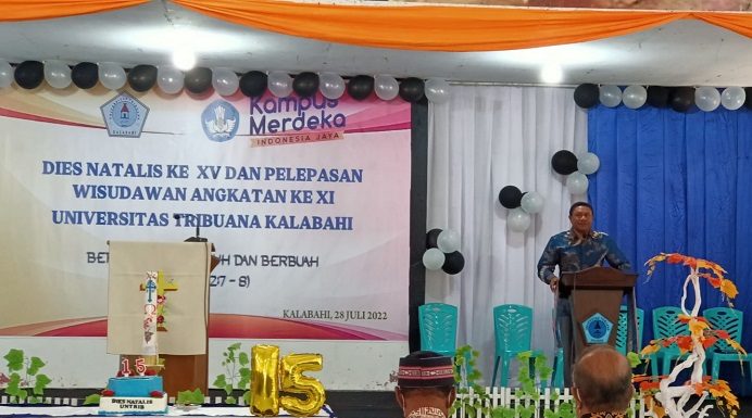 Jelang Wisuda, Untrib Gelar Doa Syukur Dies Natalis – XV dan Pelepasan 241 Wisudawan Angkatan XI Rektor Untrib Alvonso F. Gorang ketika memberikan sambutan pada acara Dies Nalis Untrib ke XV dan pelepasan wisudawan angkatan XI tahun 2022, Kamis (28/7) di Aula Pola Tribuana.