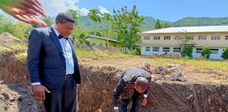 Sinode GMIT Peletakkan Batu Pertama Pembangunan Gedung Kantor Pusat UNTRIB Wakil Sekretaris MS GMIT Pdt Elisa Maplani meletakkan batu pertama pembangunan gedung kantor pusat Untrib, Senin 1 Agustus 2022.