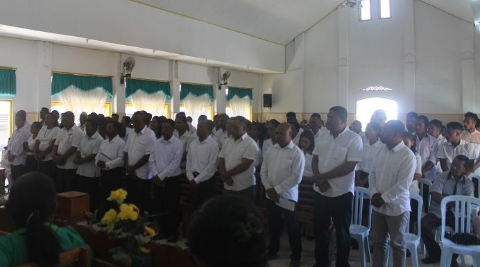 Ratusan Panitia Konven dan Musbel Pemuda Sinode GMIT Diperhadapkan di Gereja Pniel Kolana Ratusan pemuda GMIT diperhadapkan menjadi Panitia Konven dan Musbel Pemuda GMIT Tahun 2022 di Pniel Kolana, Klasis Alor Timur, Minggu (21/8).