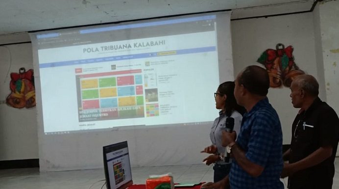 Gereja Pola Tribuana Launching Website dan Aplikasi Sistem Informasi Jemaat Ketua MJH Pola Tribuana Kalabahi, Pdt. Marthen Lakalet, S.Th (tengah) resmi meluncurkan Aplikasi SIJEMTRI dan website Gereja Pola Tribuana Kalabahi, Kamis (18/8) di Aula Gereja Pola, Kalabahi Kota.