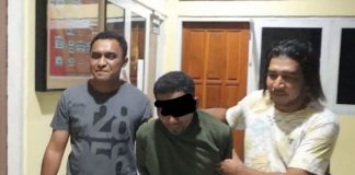 Sopi Pura Jadi Penyebab Pelaku Tebas Korban di Pulau Pura Hingga Meninggal Tim Buser Reskrim Polres Alor mengantar pelaku Tominu Demangkai untuk ditahan di Sel Mapolres Alor, Rabu (16/8) malam.