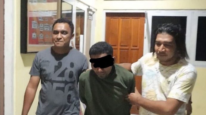 Sopi Pura Jadi Penyebab Pelaku Tebas Korban di Pulau Pura Hingga Meninggal Tim Buser Reskrim Polres Alor mengantar pelaku Tominu Demangkai untuk ditahan di Sel Mapolres Alor, Rabu (16/8) malam.