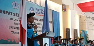 Untrib Wisudakan 240 Sarjana Rektor Untrib, Alvonso F. Gorang, S.Sos.,MM, ketika membuka rapat senat terbuka luar biasa dalam rangka Dies Natalis ke XV dan wisuda Sarjana angkatan XI tahun akademik 2021/2022, Senin 1 Agustus 2022 di Aula Perjuangan, Batunirwala.