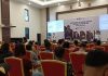 Ratusan Pemuda Alor Ikut Workshop Literasi Digital dari Kementerian Kominfo Narasumber, No Ayu sedang memaparkan materinya di Workshop Literasi Digital yang dihelat Kemenkominfo, Kamis (15/9) di Ball Room Simphony Hotel, Kalabahi Kota.