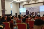 Ratusan Pemuda Alor Ikut Workshop Literasi Digital dari Kementerian Kominfo Narasumber, No Ayu sedang memaparkan materinya di Workshop Literasi Digital yang dihelat Kemenkominfo, Kamis (15/9) di Ball Room Simphony Hotel, Kalabahi Kota.