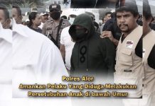 Polisi Tetapkan Vikaris Gereja Tersangka Pemerkosaan Anak, Ahli: Hukum Kebiri Gambar: Tersangka SAS ketika diantar penyidik ke Reskrim Polres Alor untuk diperiksa. (Sumber Foto: Humas Polres Alor).