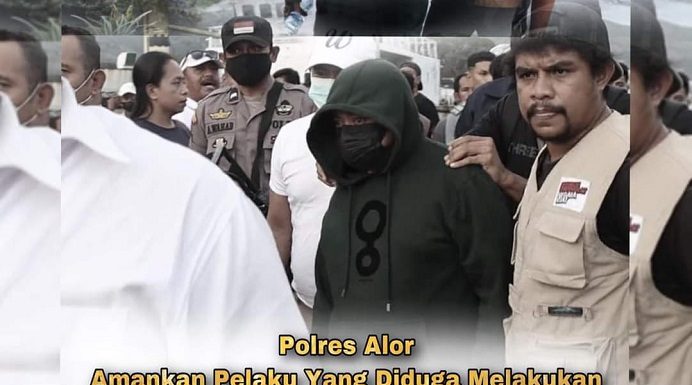 Polisi Tetapkan Vikaris Gereja Tersangka Pemerkosaan Anak, Ahli: Hukum Kebiri Gambar: Tersangka SAS ketika diantar penyidik ke Reskrim Polres Alor untuk diperiksa. (Sumber Foto: Humas Polres Alor).