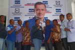 Partai Demokrat Alor Sukses Gelar HUT ke-21 PD Ketua Panitia HUT ke-21 PD, Yeni Malaifani (keempat kanan), foto bersama DPC PD Alor usai acara pembubaran panitia HUT.