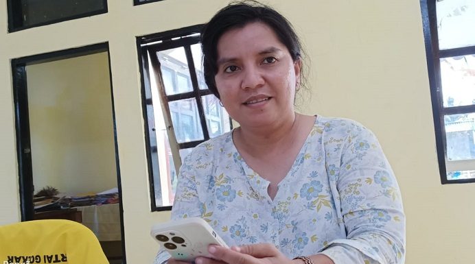 Jelang HUT ke-58, Ketua DPD II Golkar Alor Ajak Masyarakat Ikut Jalan Santai, Ada Undian Hadiah Menarik Plt. Ketua DPD II Partai Golkar Kabupaten Alor, Aksa Yuniorita Blegur. (Foto: tribuanapos.net/dm).