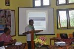 Prodi Pendidikan Teologi Untrib dan SMK Kokar Gelar Workshop Penulisan Karya Ilmiah Guru Dr. Fredrik Abia Kande sedang memaparkan materinya pada Workshop Karya Ilmiah, Senin (19/12) di Aula SMK Negeri Kokar.