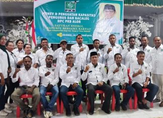 PKB Alor Optimistis Machris Mau dan Taufiq Nampira Rebut Kursi DPRD NTT di Pileg 2024 DPC PKB Alor pose bersama usai rapat kerja partai, Kamis (8/12/2022) di Aula Watamelang, Kalabahi.