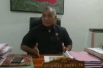 DPRD Alor Tegaskan Pemberhentian Enny Anggrek dari Jabatan Ketua Murni Pelanggaran Etik Wakil Ketua DPRD Alor Sulaiman Singh ketika jumpa pers soal kasus pemberhentian Enny Anggrek dari jabatan Ketua DPRD Alor, Selasa (6/12) di ruang kerjanya. (Foto: tribuanapos.net/demas).