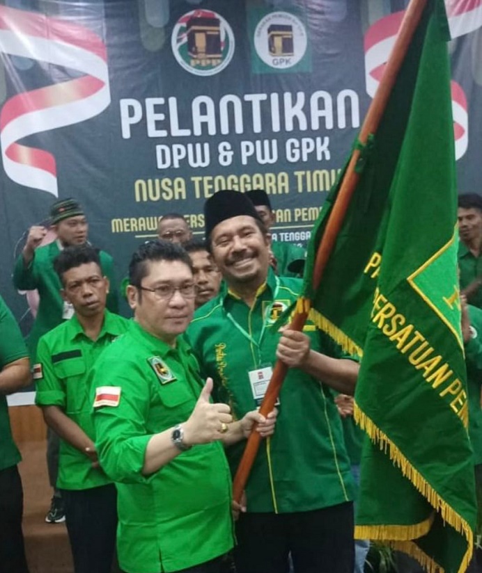 Abdul Madjied Nampira (kanan) mengahadiri suatu acara PPP Provinsi NTT di Kota Kupang belum lama ini. (Foto: doc tribuanapos.net).