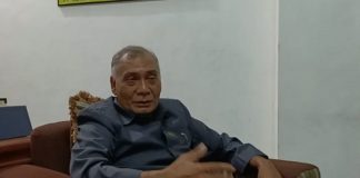 Umumkan Pemberhentian Ketua DPRD Alor Sah Sesuai Ketentuan TATIB, DPRD Akan Surati Gubernur Wakil Ketua DPRD Alor, Sulaiman Singh, SH ketika konferensi per, Rabu (1/4) di ruang kerjanya. (Foto: tribuanapos.net/demas).