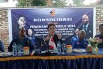 Sebelum Maju Bupati Alor, NasDem Putuskan Imanuel E Blegur Maju Caleg DPR RI Julie Sutrisno Laiskodat (tengah) mengumumkan Imanuel E. Blegur Maju Caleg DPR RI Dapil NTT 1 pada Pileg 2024.