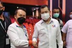 Rocky Winaryo Masuk Bursa Kandidat Pilkada Kota Kupang Tahun 2024 Ketua DPD Perindo Kabupaten Alor Rocky Winaryo (kiri) foto bersama Ketua Umum Partai Perindo Hary Tanoesoedibjo dalam suatu kegiatan partai di Jakarta belum lama ini. (Foto: doc tribuanapos.net).