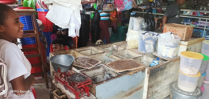 Gambar: Stok beras jualan di Toko Sahabat di Pasar Terbakar, Kelurahan Nusa Kenari, habis terjual sejak beberapa bulan lalu.