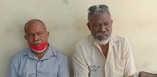 Tak Menduga Kliennya Divonis Mati, PH SAS Akan Banding Gambar: Tim PH SAS, Jefta O. Djahasana, SH (kanan) dan Fredrik Sanapada, SH ketika memberikan keterangan pers, Kamis (9/3) di kantor PN Kalabahi. (Foto: doc tribuanapos.net/dm).