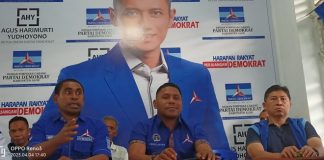 Demokrat Usung Abdulah Apa Caleg DPR RI dan Denny Lalitan Caleg DPRD Provinsi NTT di Pemilu 2024 Gambar dari kiri ke kanan: Lukas Reiner Atabui, Abdullah Apa dan Denny Lalitan, ketika jumpa pers, Selasa (4/4) di kantor DPC Demokrat Alor, Watamelang.