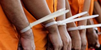 Polisi Tahan 6 Terduga Pelaku Pemerkosaan 1 Anak di Alor Gambar: ilustrasi penahanan tersangka. (Sumber: poskupang.com).