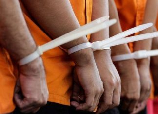 Polisi Tahan 6 Terduga Pelaku Pemerkosaan 1 Anak di Alor Gambar: ilustrasi penahanan tersangka. (Sumber: poskupang.com).