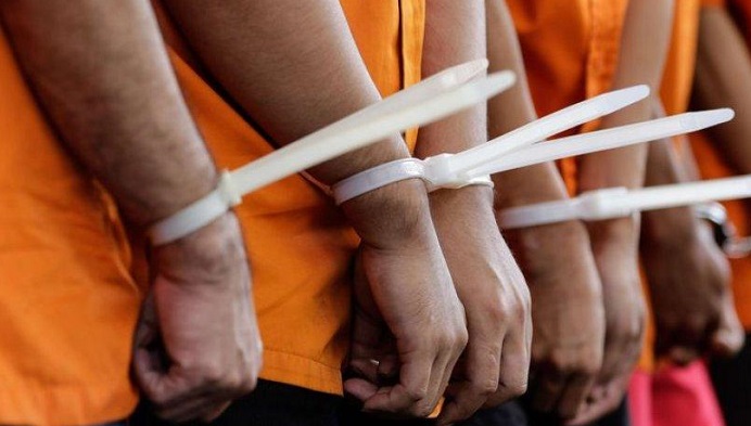 Gambar: ilustrasi penahanan tersangka. (Sumber: poskupang.com).
