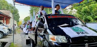 Ratusan Massa Kawal Pendaftaran Bacaleg PKB di KPU Alor, Ketua PKB: Kami Optimistis Raih 5 Kursi di Pemilu 2024 Ratusan kenderaan massa pendukung dan simpatisan PKB saat mengantar jajaran DPC PKB Alor untuk pendaftaran Bacaleg Anggota DPRD Alor di kantor KPU Alor, Sabtu (13/5) di Kalabahi Kota.