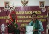 Daftar ke KPU, Berikut Nama Bacaleg PKB Alor yang akan Bertarung di Pemilu 2024 Ketua DPC PKB Kabupaten Alor Paulus Buche Brikmar (kiri) menyerahkan dokumen pendaftaran Bacaleg Anggota DPRD Alor kepada Ketua KPU Alor Maria Goreti Padu Keray, Sabtu (13/5) di kantor KPU Alor, Kalabahi Kota.