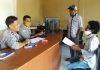 Polisi Hentikan Proses Hukum Terhadap Ketua DPRD Alor yang Diduga Fitnah Pemred Tribuana Pos Pimpinan Redaksi Tribuana Pos Demas Mautuka saat mendatangi SPKT Polres Alor membuat laporan polisi terhadap Ketua DPRD Alor Enny Anggrek pada tahun 2020 lalu. (Foto: doc tribuanapos.net/).
