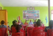 SD GMIT di Alor ini tidak Bagi Rapor Siswa Gegara Orang Tua Belum Lunasi Uang Pembangunan Pagar Sekolah Acara Pembagian Rapor di SD GMIT 33 Moru 1, Jumat (16/6). Acara itu pihak sekolah sepakat bahwa sekolah tidak akan membagi Rapor kepada siswa yang orang tuanya belum melunasi uang pembangunan pagar sekolah. (Foto: doc tribuanapos.net).