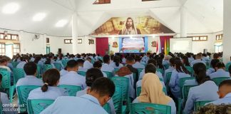Untrib Utus 387 Mahasiswa KBPM di 47 Desa Tahun 2023, Fokus Genjot Potensi Desa 387 Mahasiswa Untrib sedang serius mengikuti pembekalan KBPM tahun 2023, Kamis (20/7) di Aula Gereja Pola Tribuana, Kalabahi.