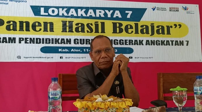 Bupati Alor Ajak Masyarakat Dukung Calon Bupati yang Punya Keringat Jatuh di Tanah Alor Bupati Alor Drs. Amon Djobo, M.AP ketika hadir membuka acara Lokakarya Guru Penggerak Angkatan 7, Selasa (11/7) di Aula Diknas.