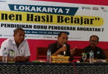 Bupati Alor Tolak Kurikulum Merdeka Belajar Program Menteri Nadiem Reaksi Bupati Alor Amon Djobo (tengah) ketika menolak keras kurikulum Merdeka Belajar pada sambutan di acara Lokakarya 7 Guru Penggerak Angkatan 7, Selasa (11/7) di Aula Diknas.