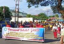 Ribuan Siswa Sekolah GMIT Pawai Carnaval Sambut Peluncuran Re-Branding Kebijakan Pendidikan GMIT di Tribuana Alor Sekitar 1000 siswa sekolah GMIT menggelar pawai carnaval di Kota Kalabahi dalam rangka peluncuran Re-Branding Kebijakan Pendidikan GMIT oleh Yapenkris Pingdoling di Tribuana Alor, Senin (10/7).