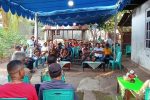 Keluarga Alor Nyatakan Sikap Dukung Caleg DPR RI Yerimoth Bantara di Pemilu 2024 Yerimoth Bantara, SH.,M.H (berdiri ujung kanan) ketika memperkenalkan dirinya dalam pertemuan keluarga di rumah Jacob Banik, Batutenata, Kalabahi, Minggu (23/7) petang.