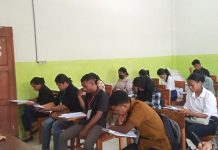 Untrib Terima 546 Mahasisw Baru Tahun 2023 Puluhan calon mahasiswa baru sedang mengikuti test masuk Untrib gelomang ketiga, Jumat, 11 Agustus 2023 di Aula Kampus Untrib, Batunirwala.