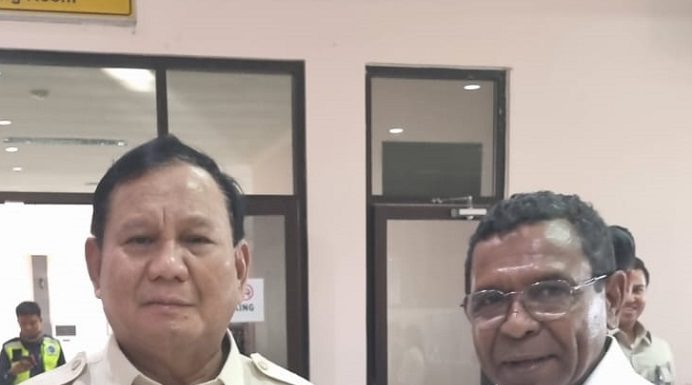 Gabriel Beri Binna, Sosok yang Dipercayakan Prabowo Subianto Maju Caleg DPR RI Dapil NTT I Ketum Partai Gerindra sekaligus Calon Presiden RI Prabowo Subianto (kiri) dan Gabriel Abdi Kusuma Beri Binna foto bersama saat kunjungan kerja Prabowo ke NTT belum lama ini. (Foto: doc tribuanapos.net).