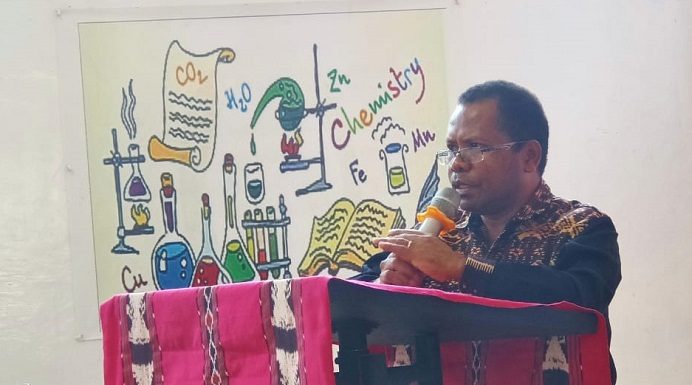 Kadisdik Alor Belum Berikan Kewenangan Penuh kepada Yapenkris Pingdoling untuk Melantik Kepala Sekolah GMIT Ketua Yapenkris GMIT Pingdoling Alor Dr. Fredrik Abia Kande ketika sambuatan di acara pelantikan Kasek SMA Kristen 2 Kalabahi, Rabu (20/9) di Aula SMA Kristen 2, Kalabahi Kota.