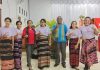 Jemaat Ebenhaezar Maritaing Siap Jadi Tuan Rumah Temu Asa Pendeta GMIT Se-Tribuana Alor Ketua MJH Ebenhaezer Maritaing, Pdt Sherly Lalu, S.Th (tengah) bersama panitia temu asa pendeta di Maritaing. (Foto: doc tribuanapos.net).