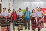Jemaat Ebenhaezar Maritaing Siap Jadi Tuan Rumah Temu Asa Pendeta GMIT Se-Tribuana Alor Ketua MJH Ebenhaezer Maritaing, Pdt Sherly Lalu, S.Th (tengah) bersama panitia temu asa pendeta di Maritaing. (Foto: doc tribuanapos.net).