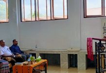 Fredrik Kande Beberkan Alasan Yepenkris Lantik Yaved Djasibani Kembali Pimpin SMA Kristen 2 Kalabahi Dr. Fredik Abia Kande (kanan) ketika sambuatan di acara pelantikan Kepala SMA Kristen 2 Kalabahi, Rabu (20/9) di Aula SMA Kristen 2, Kalabahi Kota.