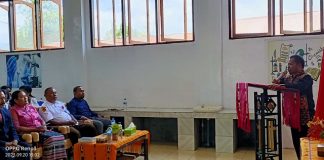 Fredrik Kande Beberkan Alasan Yepenkris Lantik Yaved Djasibani Kembali Pimpin SMA Kristen 2 Kalabahi Dr. Fredik Abia Kande (kanan) ketika sambuatan di acara pelantikan Kepala SMA Kristen 2 Kalabahi, Rabu (20/9) di Aula SMA Kristen 2, Kalabahi Kota.